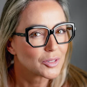 Modelo Explorer 113 - Carla Fachim